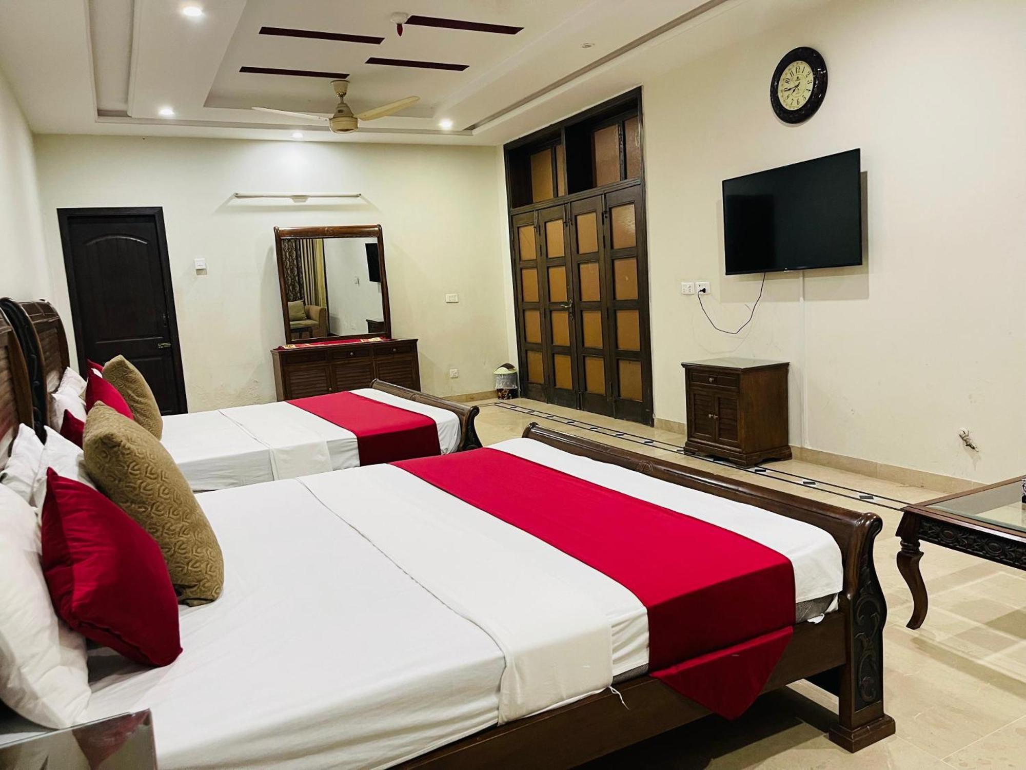 Hotel Clifton Inn Карачи Екстериор снимка