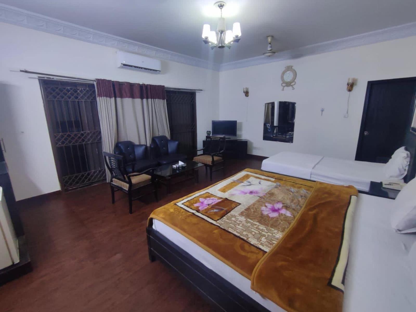 Hotel Clifton Inn Карачи Екстериор снимка