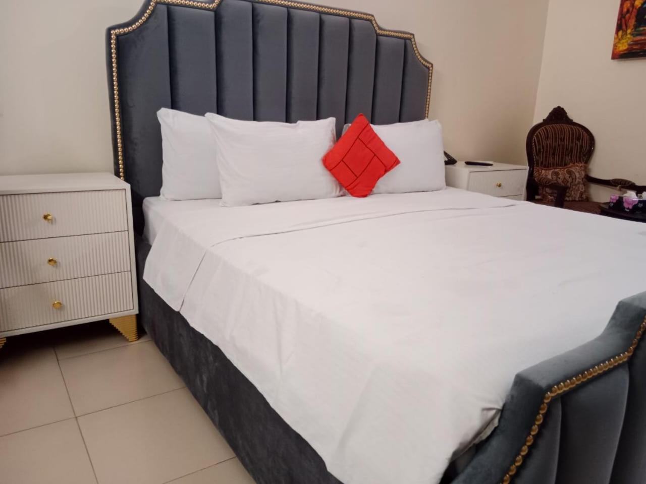 Hotel Clifton Inn Карачи Екстериор снимка